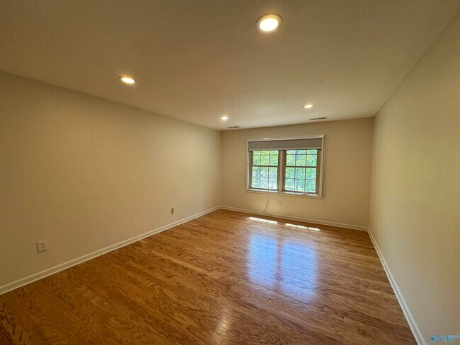 Building Photo - 295 Becky Dr