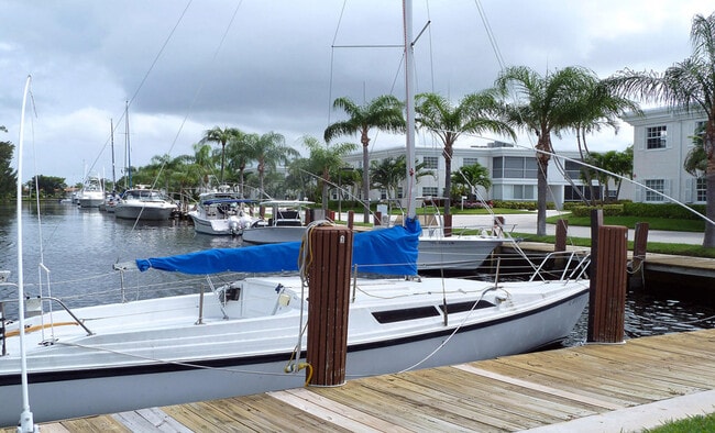 Building Photo - 6299 Bay Club Dr