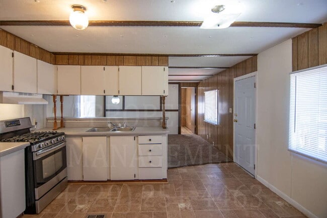 Building Photo - 2-Bedroom 1-Bathroom Home