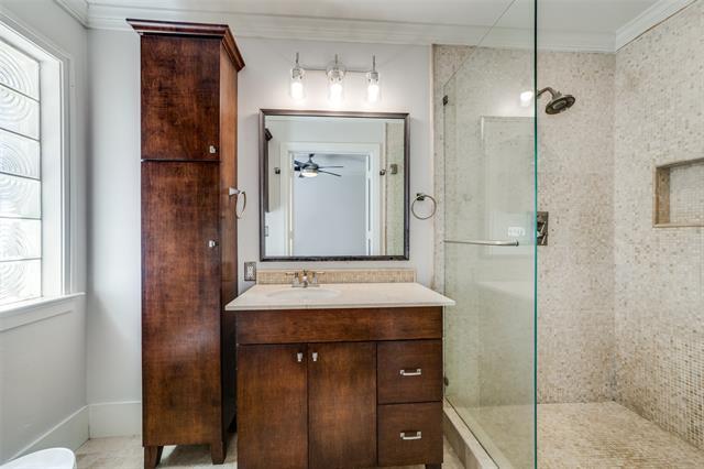 Building Photo - 6930 Kenwood Ave