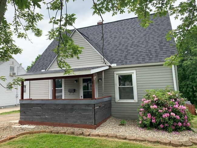 Building Photo - Madison Rental