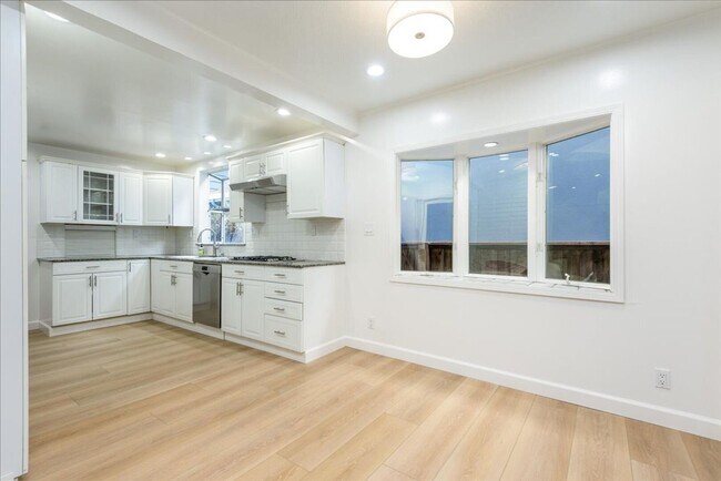 Building Photo - 726 14th Avenue-