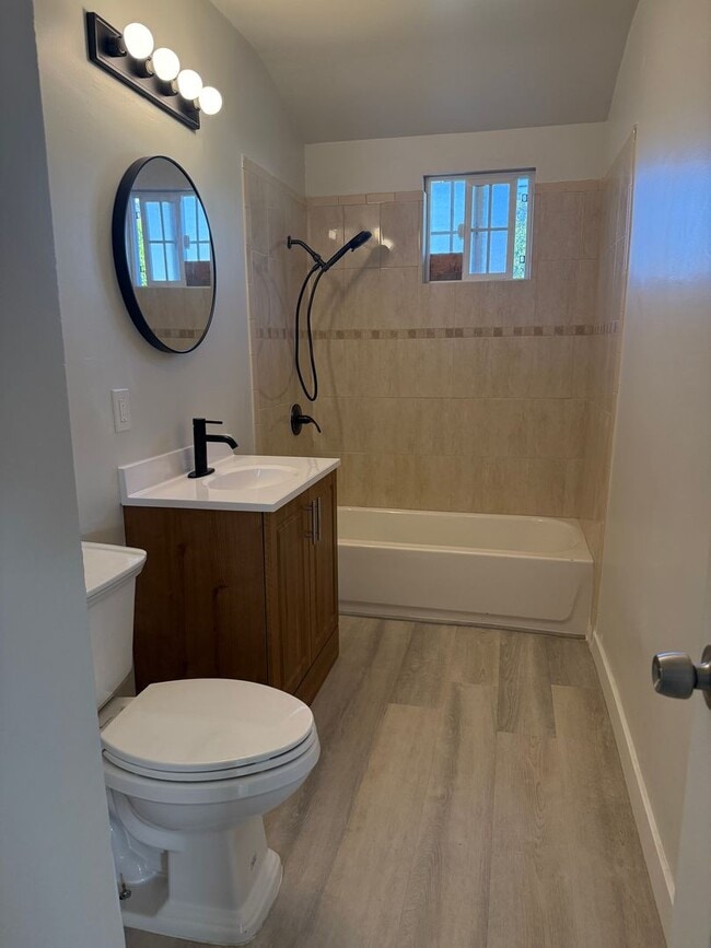 Building Photo - COMPLETELY REMODELED 3 BEDROOM 2 BATH HOUSE