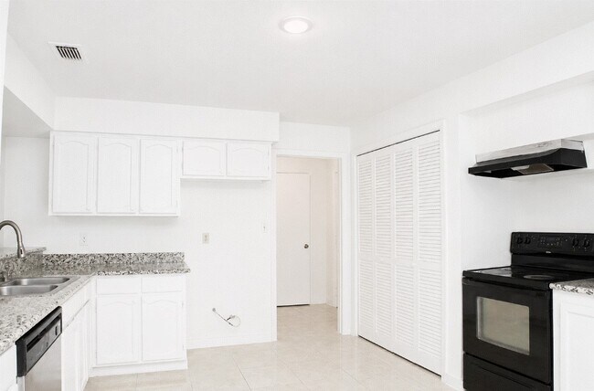 Building Photo - 11118 High Star Dr