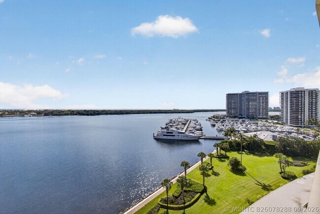 Building Photo - 126 Lakeshore Dr