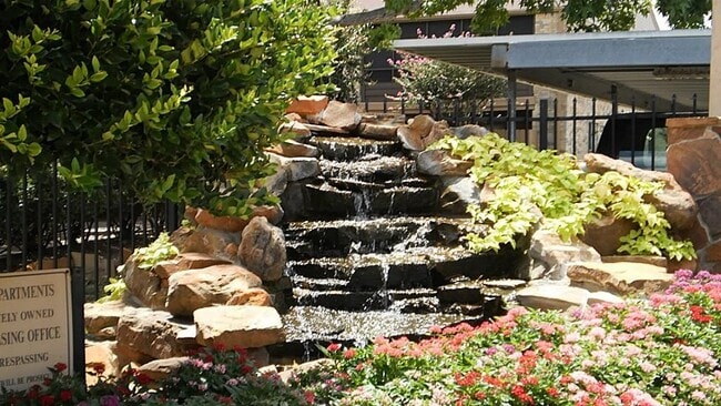 Primary Photo - 10555 Turtlewood Ct