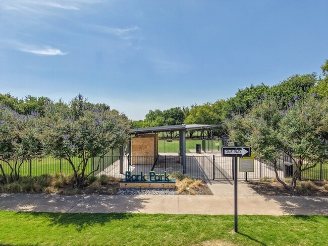 Building Photo - 847 Longbranch Way