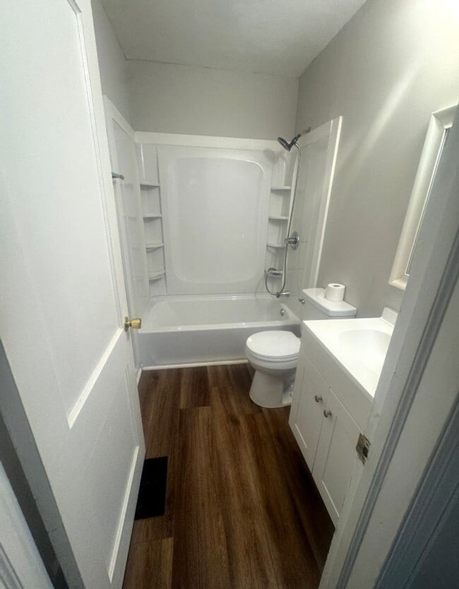 Building Photo - Charming two bedroom and one bath home available to rent near River Rd