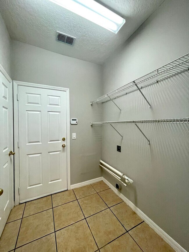 Building Photo - SOUTHEAST ORLANDO  - NICE UPGRADED HOUSE IN TIVOLI WOODS VILLAGE