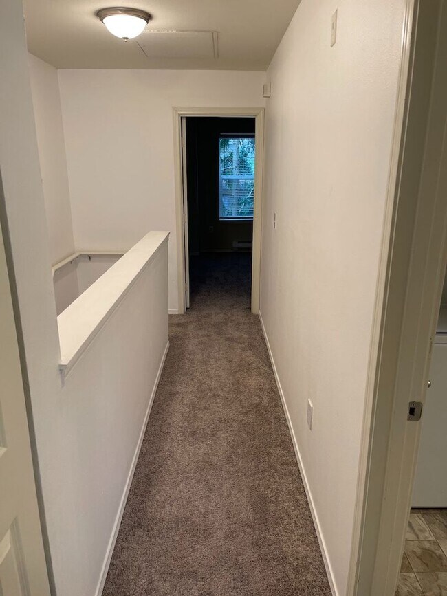 Building Photo - Extremely Gorgeous and Spacious 2 bedroom Condo