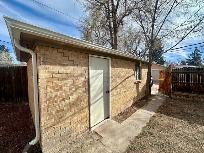 Building Photo - 1780 Quebec St