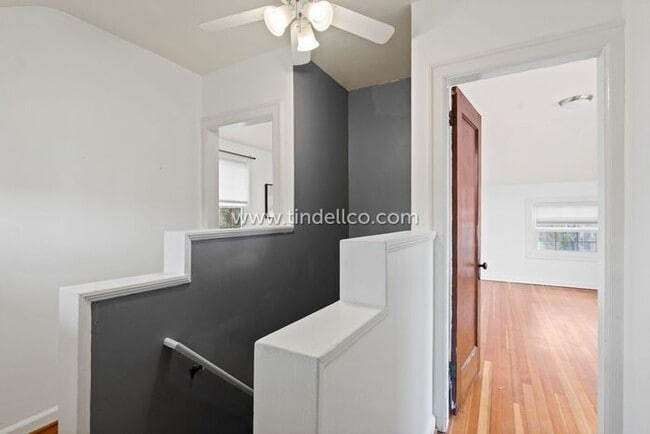 Building Photo - Updated 3 bedroom, 3 Level Home near New S...