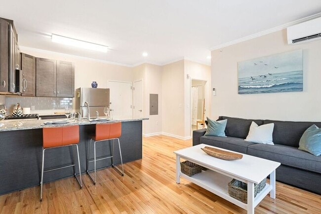 Building Photo - 450 Pompton Ave