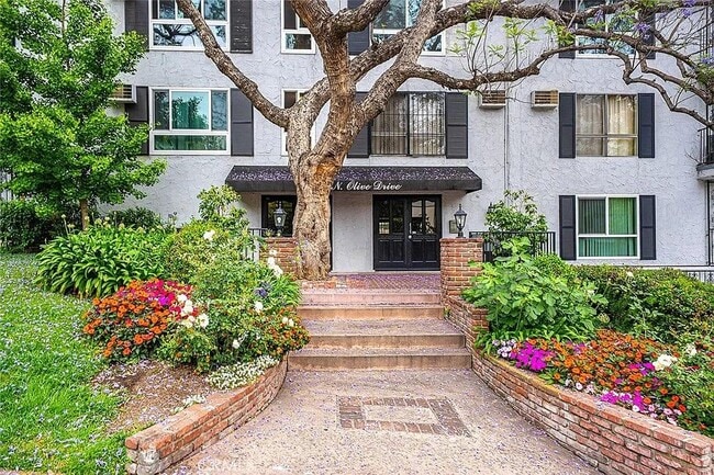 Building Photo - 1222 N Olive Dr