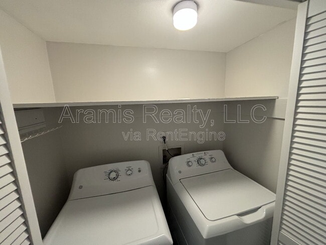 Building Photo - 507 Whitehall Ln