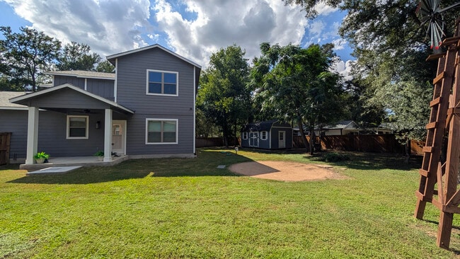 Building Photo - 110 Manana Ct