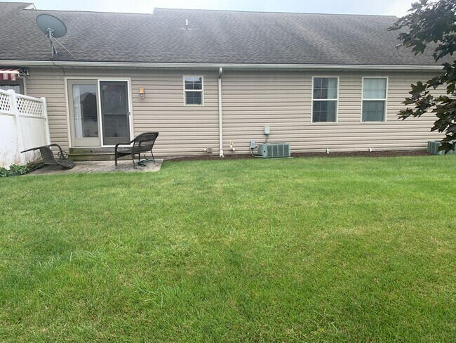 Building Photo - 1 Floor Living! Wheatland Condo 2 Bed 2 Ba...