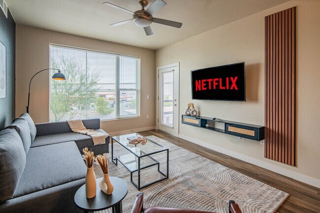 Building Photo - 1890 S Country Club Way