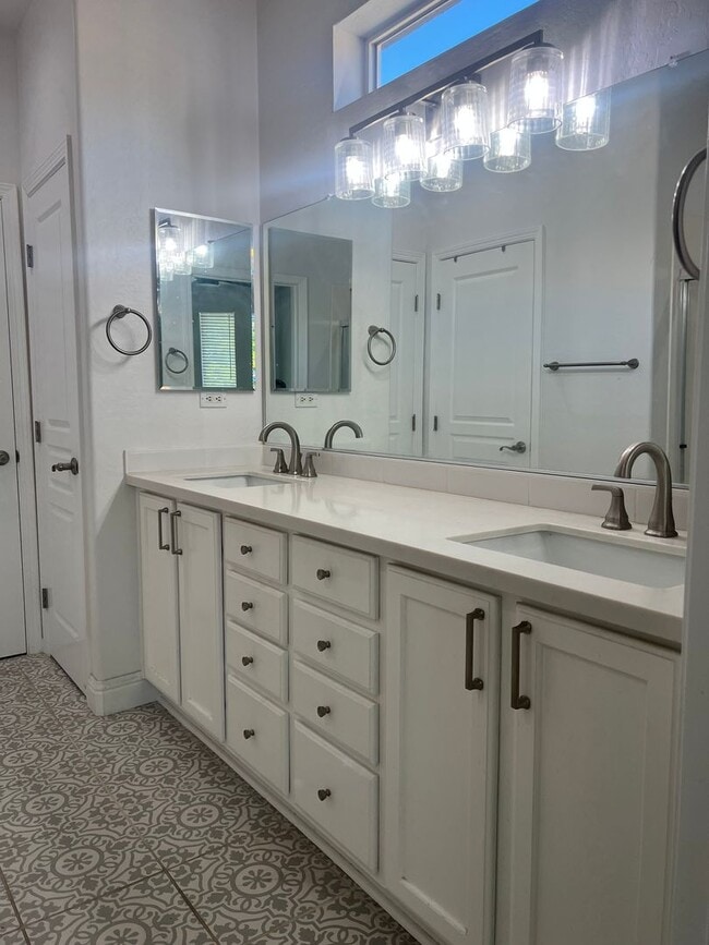 Building Photo - Del Webb Sierra Canyon Home