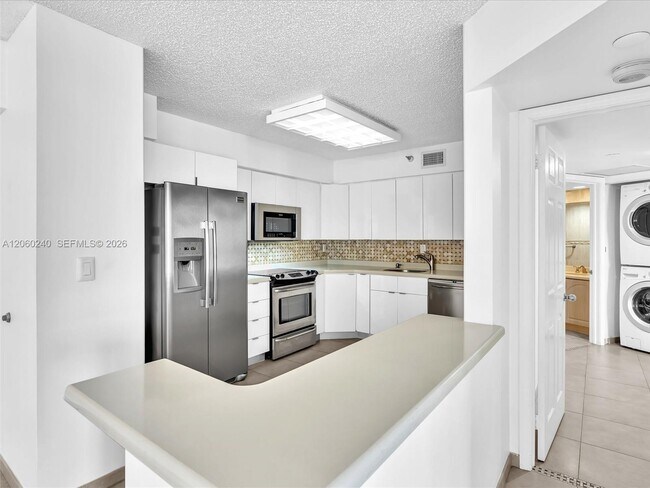 Building Photo - 3530 Mystic Pointe Dr