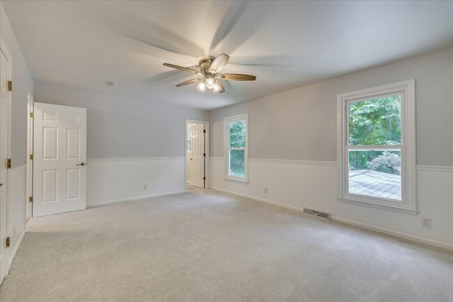 Building Photo - 2111 Huron Dr