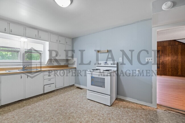 Building Photo - 415 E Vine St