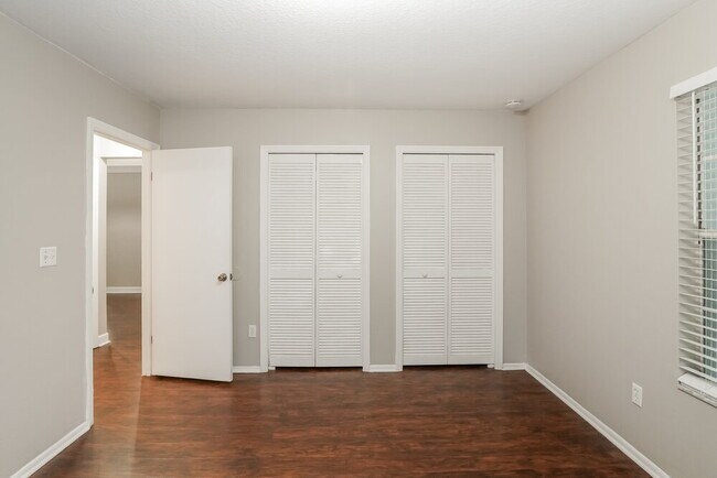 Building Photo - 2651 Waterview Dr