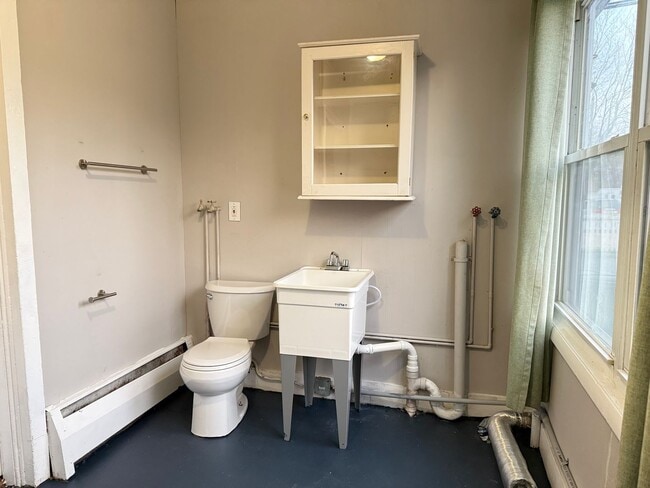 Building Photo - 2 Bedroom 2 Bathroom Home - Bonus room included in Brownstown!