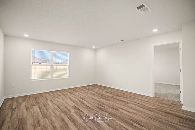 Building Photo - 5571 Hebron Rd