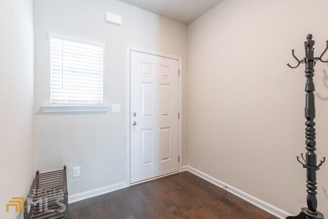 Building Photo - 3506 Lakeview Crk