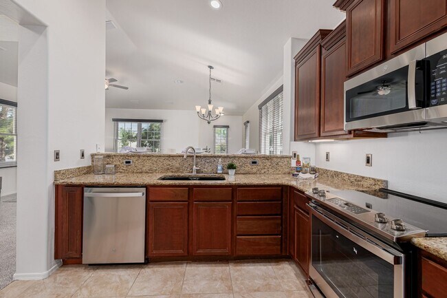 Building Photo - Newly updated townhouse with 2 car garage!