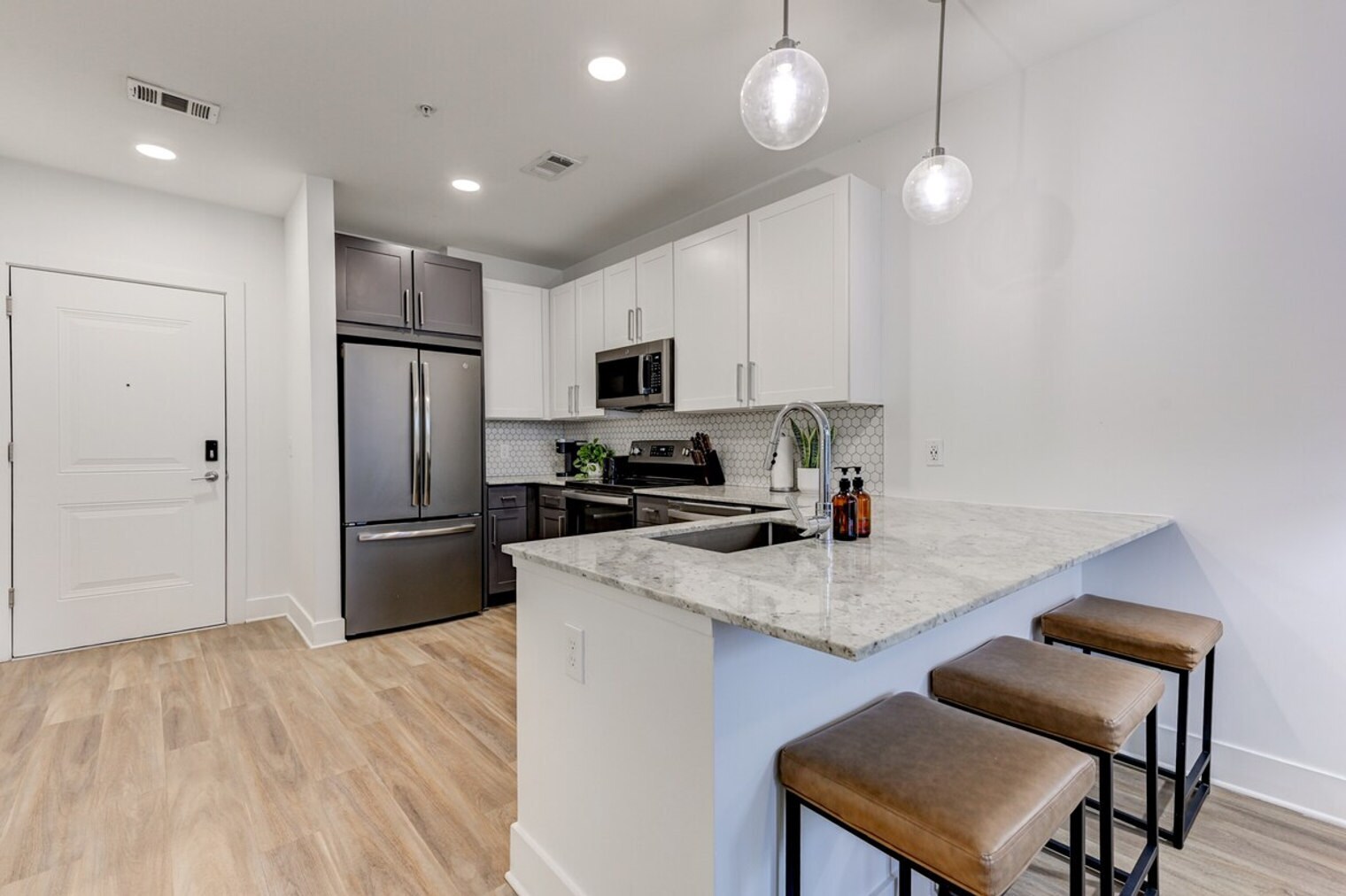 Building Photo - 308 Gibson St SE