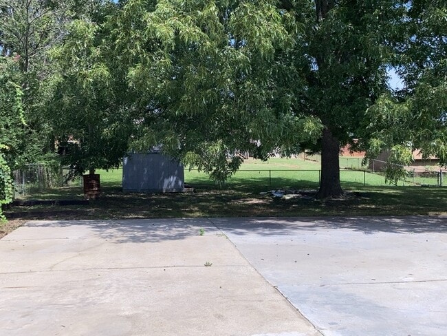 Building Photo - 5 Monaview St