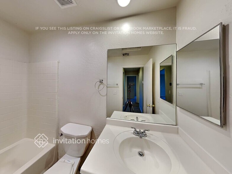 Building Photo - 1736 E Wood St