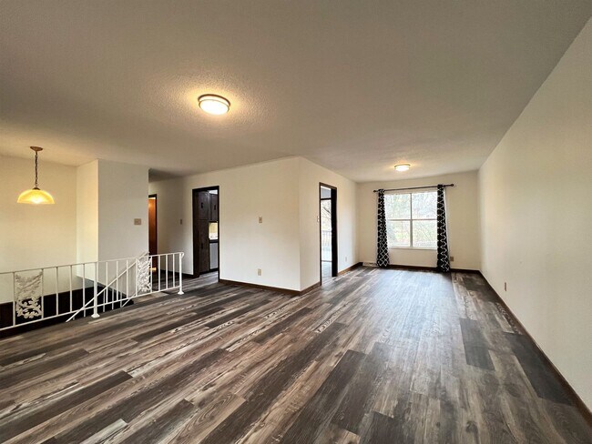 Building Photo - NEW RENTAL RATE...4 BEDROOM HOME IN FARRAGUT!!!