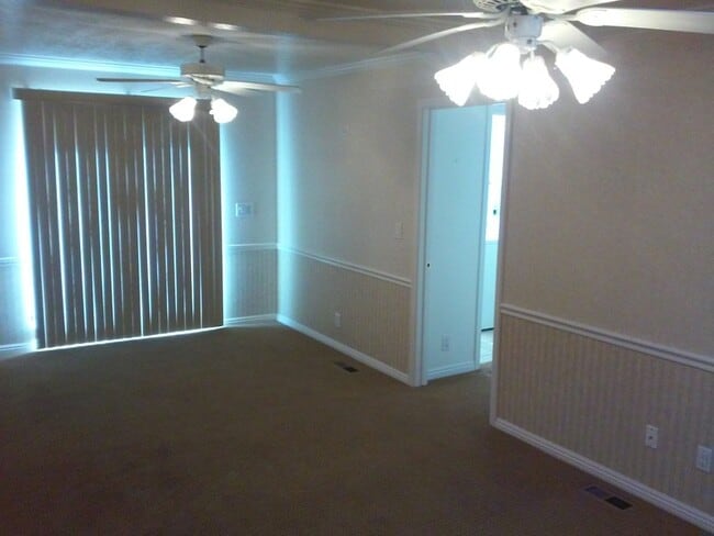 Building Photo - 11 Rose Cir