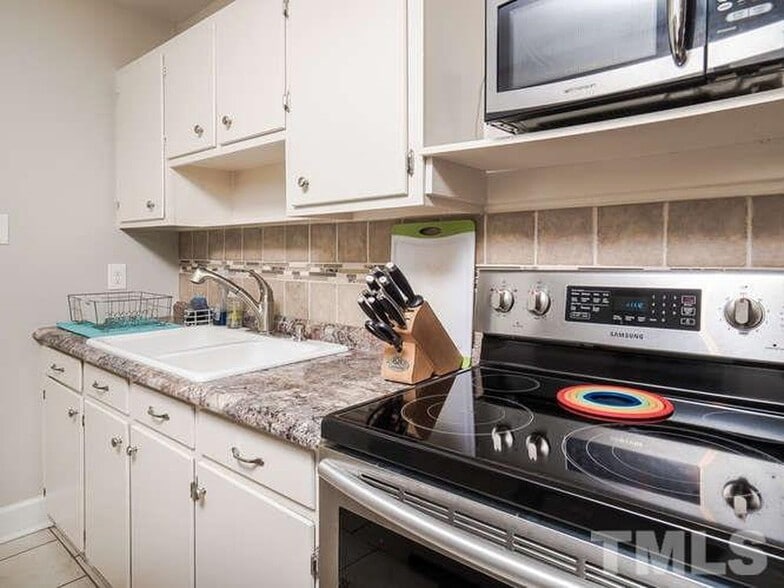 Granite counters - 515 Mayfair St