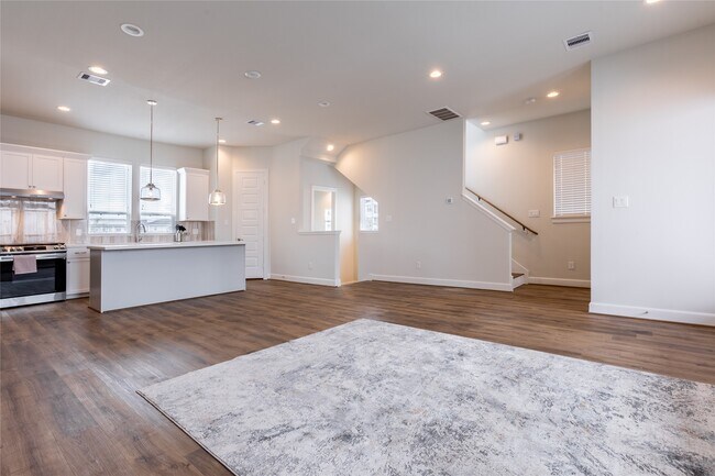 Building Photo - 2802 Grand Fountains Dr