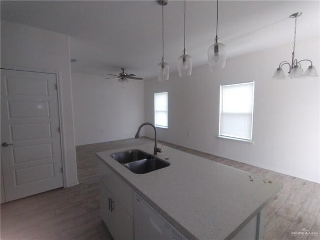 Building Photo - 16 Valley N Cir