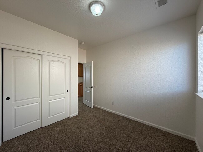 Building Photo - 1719 Short Oak Ct