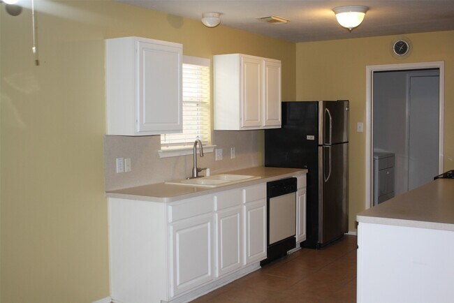 Building Photo - 6630 Sutton Meadows Dr
