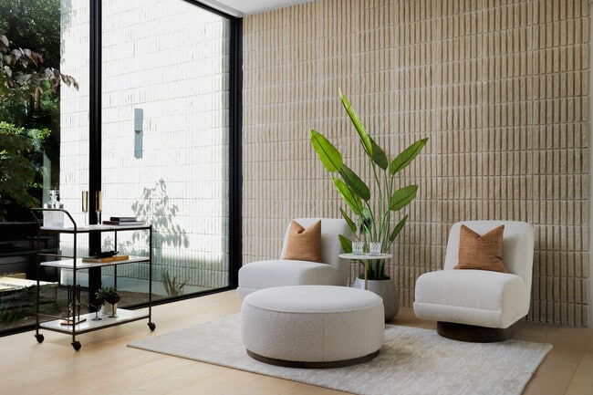 Building Photo - 5205 Scenic View Dr