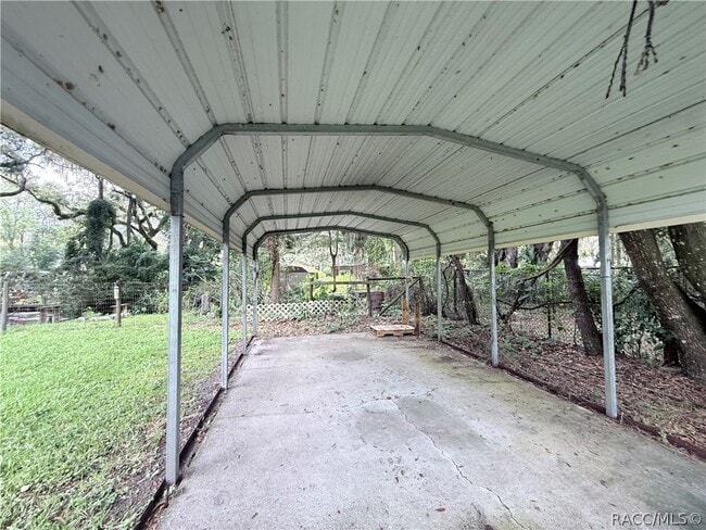 Building Photo - 10715 N Northcut Ave