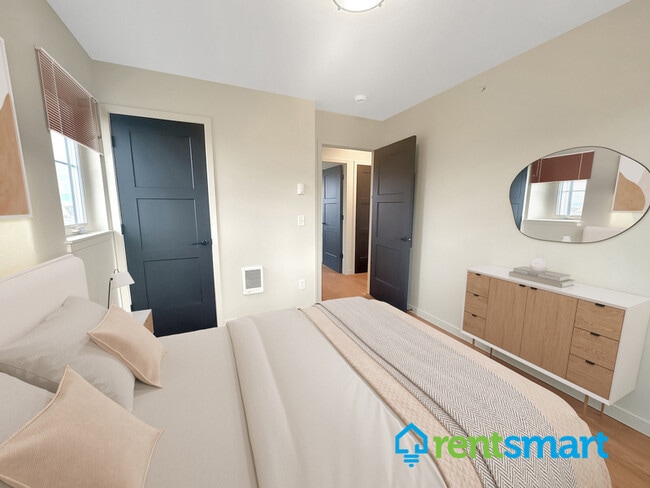 Building Photo - 2405 Arcadia Dr