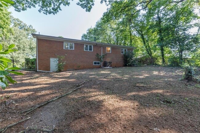 Building Photo - 804 Brookdale Dr SW