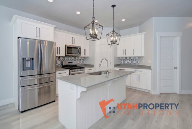 Building Photo - 1734 W Newcastle Ln