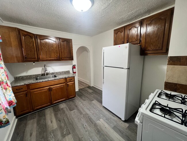 Building Photo - 39 Adeline St