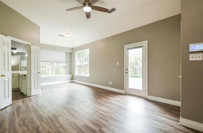 Building Photo - 18 E Knightsbridge Dr