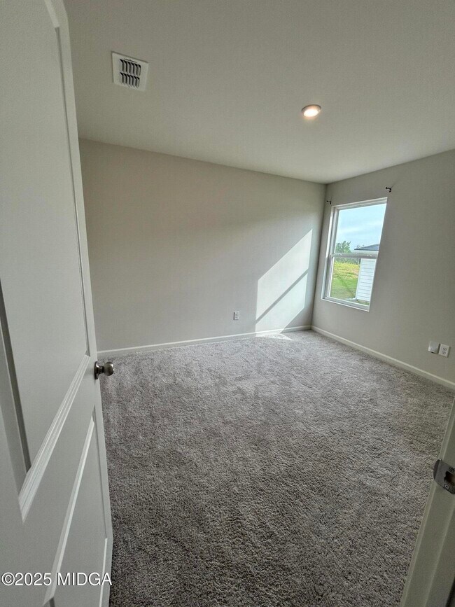 Building Photo - 272 Laurel Springs Dr