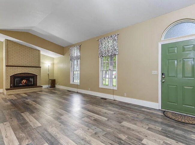 Building Photo - 132 Lloyellen Dr